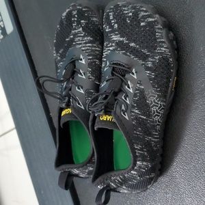 Saguaro Minimalist Black Sneakers Size 9 UK39